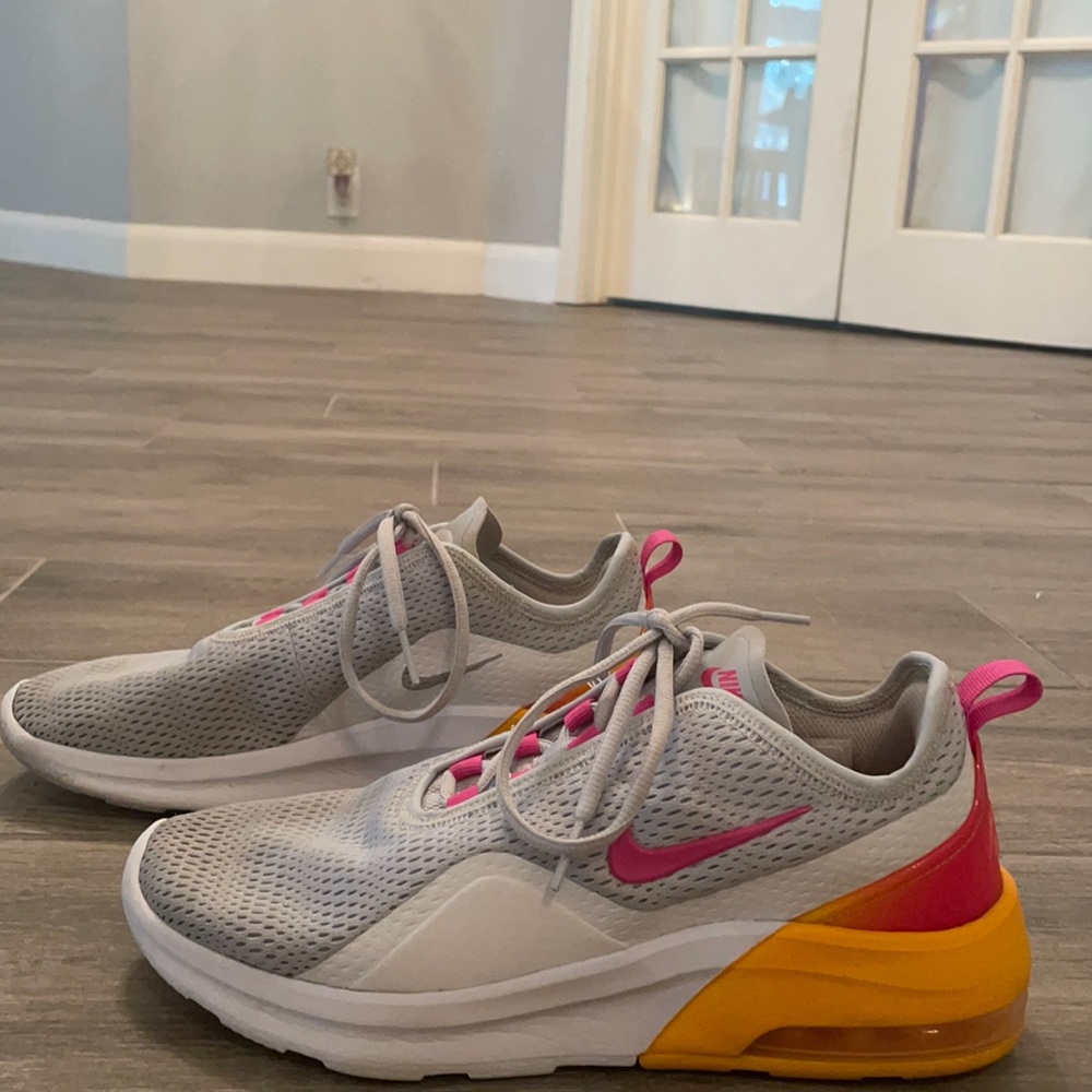 Nike Air Max Motion 2 women’s tennis shoes
